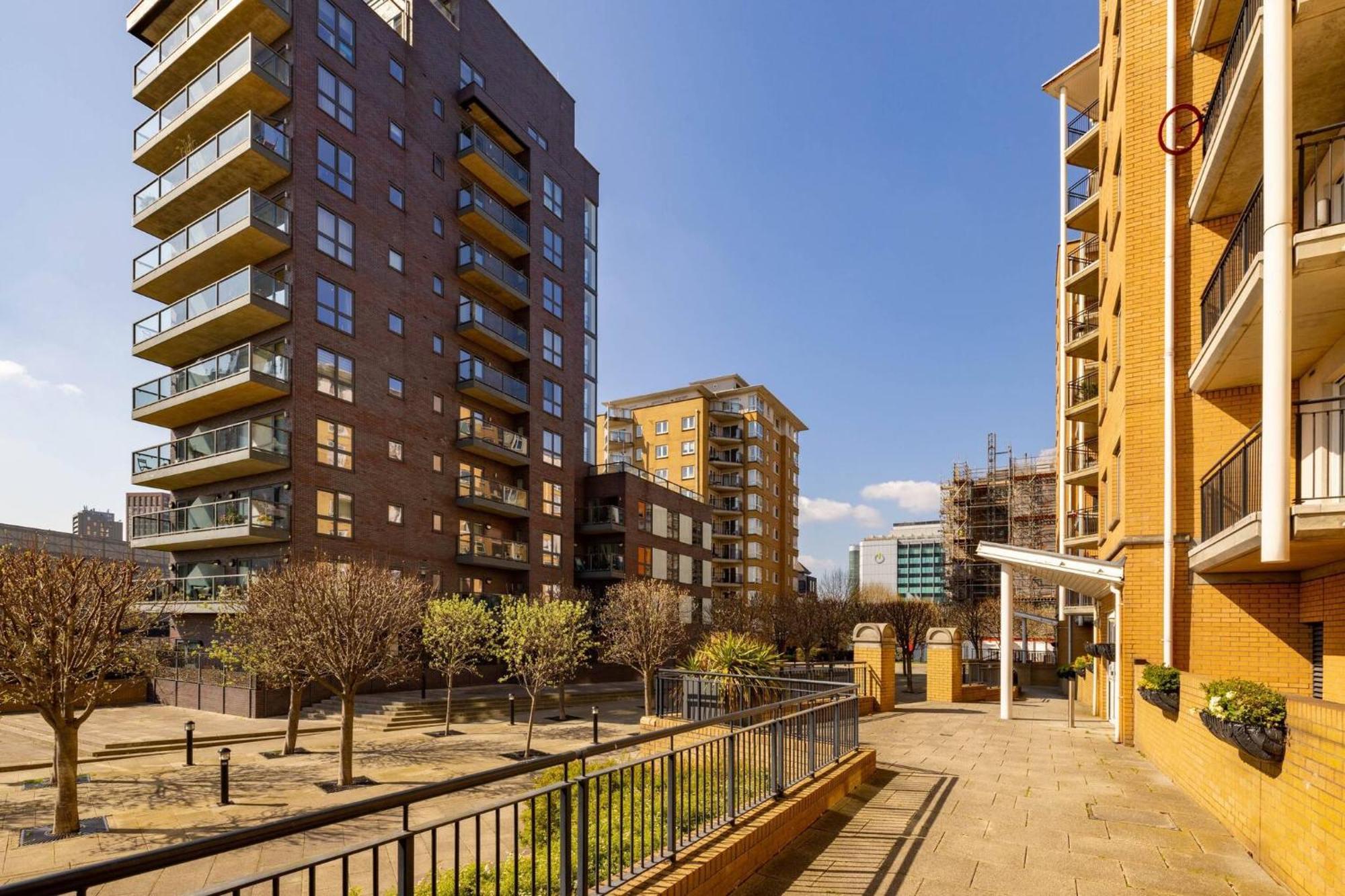 Wild Roses Service Apartments - East India Лондон Экстерьер фото