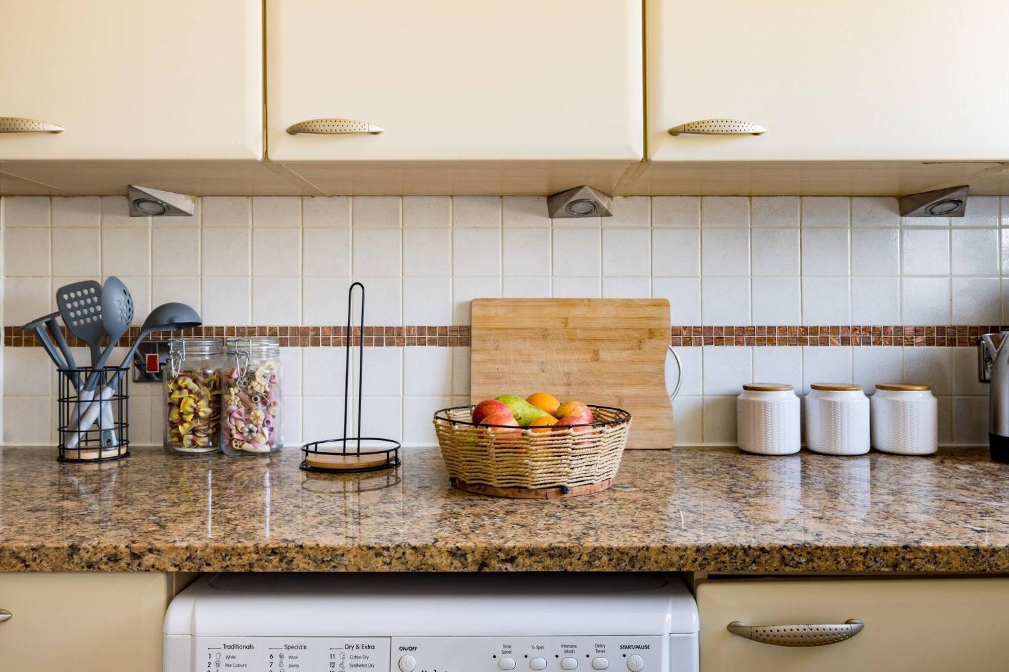 Wild Roses Service Apartments - East India Лондон Экстерьер фото
