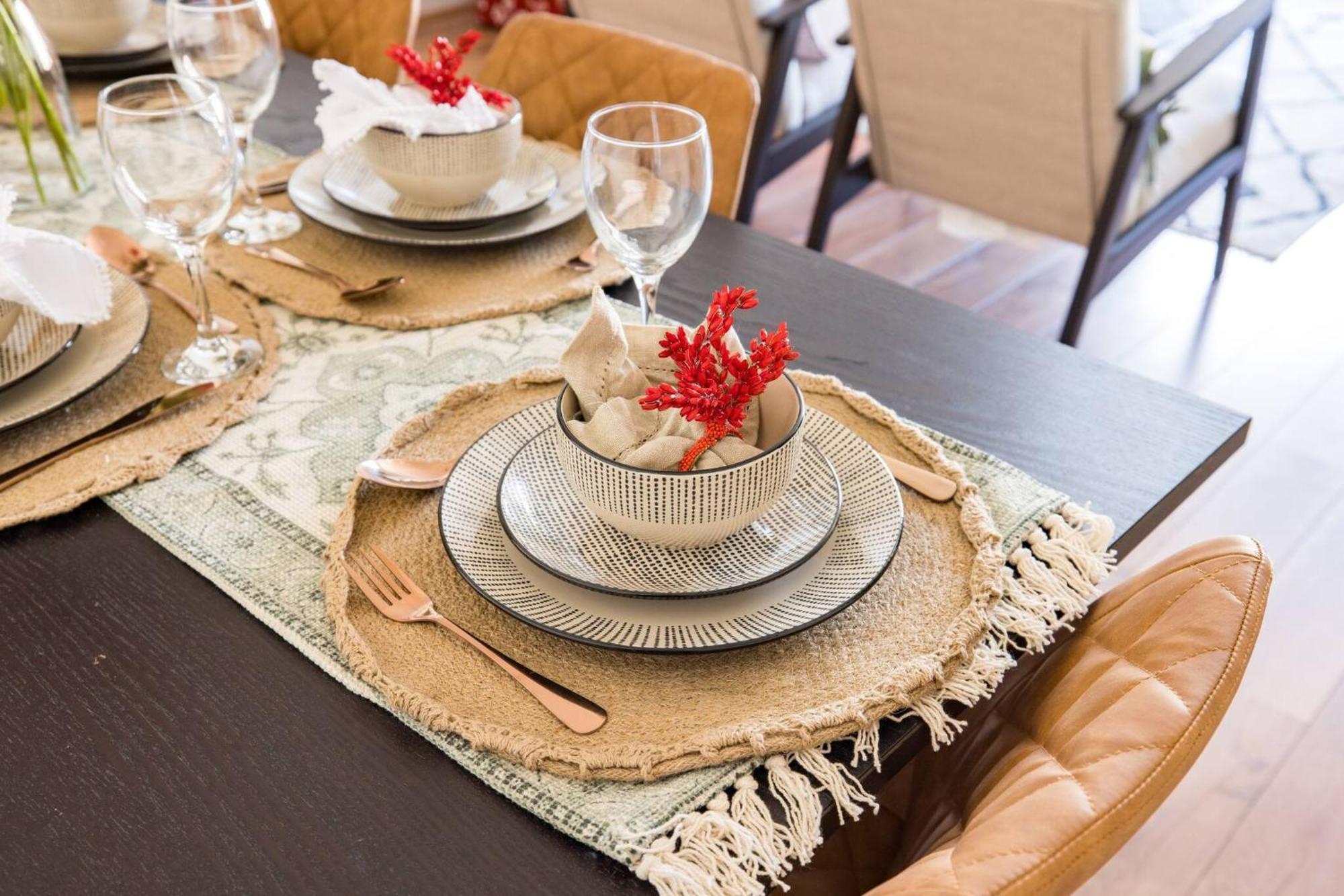 Wild Roses Service Apartments - East India Лондон Экстерьер фото